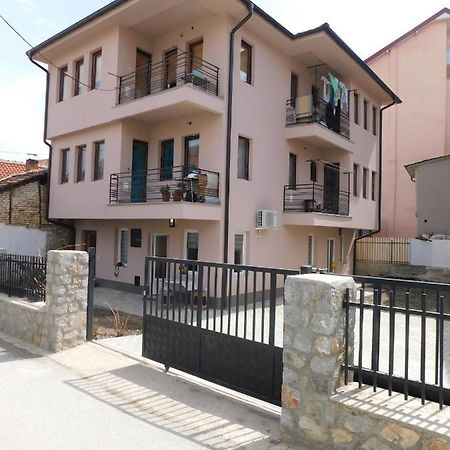 אוהריד Apartments J&M מראה חיצוני תמונה