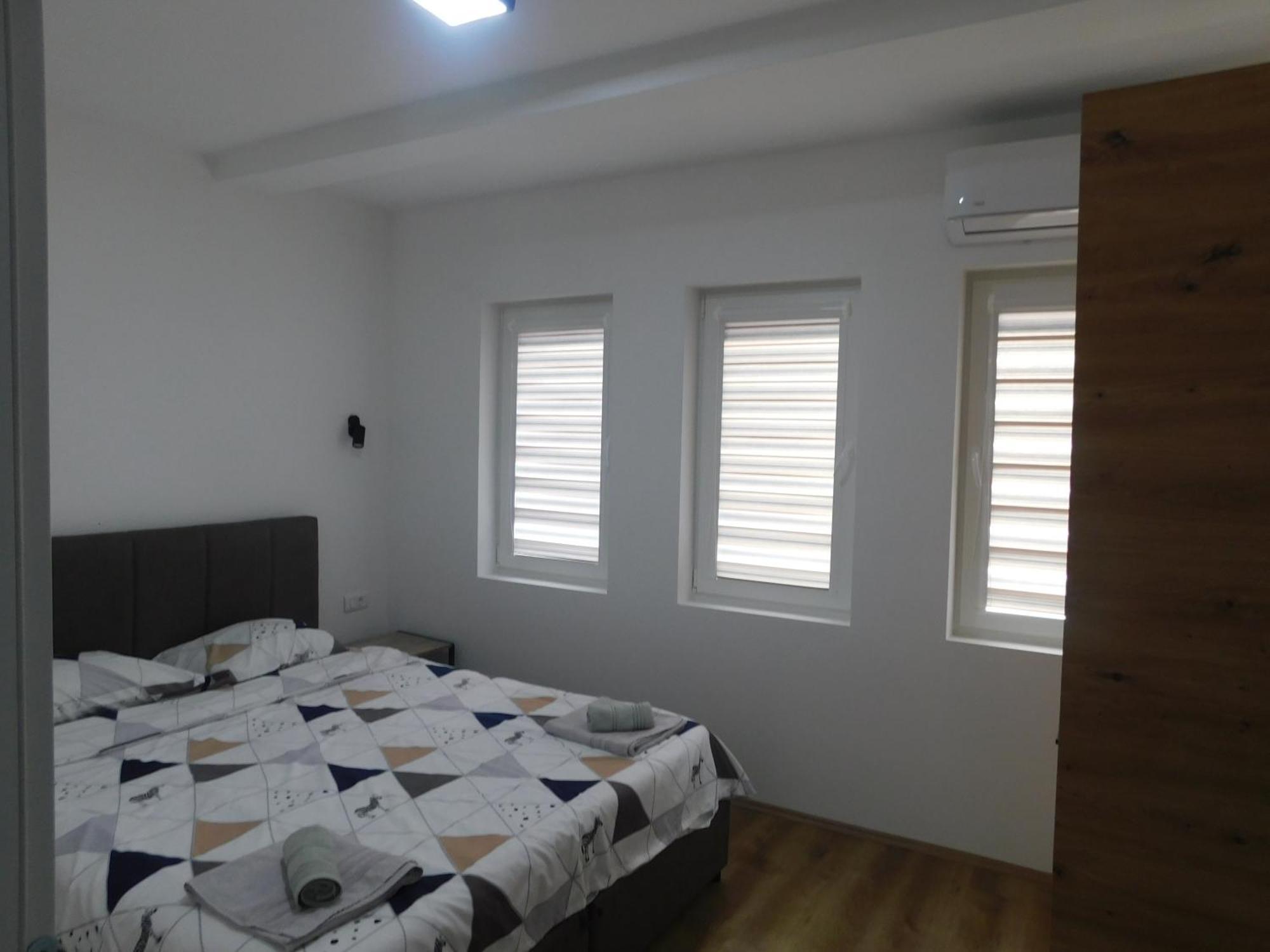 אוהריד Apartments J&M מראה חיצוני תמונה